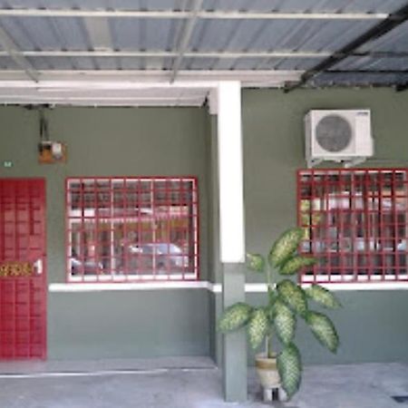 Hajjah Aminah Guest House Bota Exterior photo